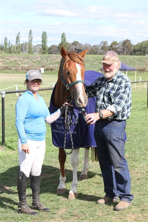 Winner of the EvA95A, Nat Blundell, with owner and breeder of JJ Flash and club course designer Ben Smith. © Fiona Gruen / www.wallarooequestrian.com