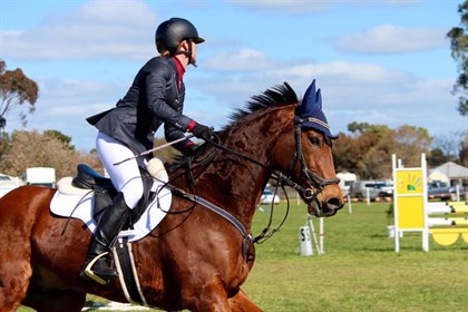 5. Tracey and Jacq in action. © Clair Dobie