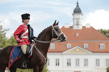 A rider in the historic Prussian uniform. © Archiv Boiselle