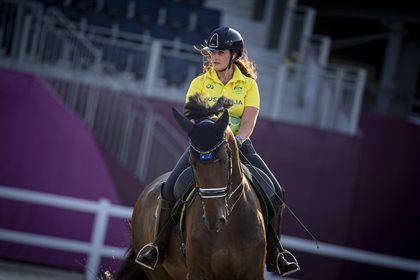 Amelia White and Genius during arena familiarisation. © Jon Stroud Media