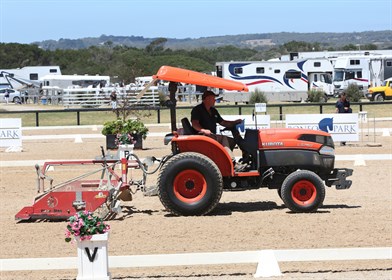 Arena maintenance at Boneo Park. © Berni Saunders