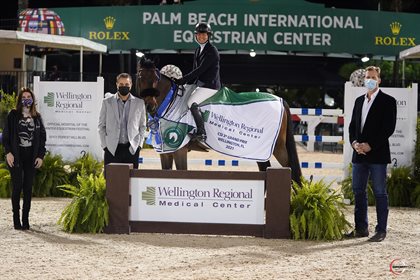 Beezie Madden and Breitling LS in their winning presentation with Pam Tahan, Chief Executive Officer; Dr. Joshua Kouri, Neurosurgeon and Chief of Surg