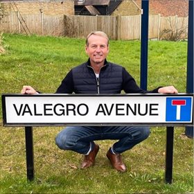 Carl Hester visited the newly named 'Valegro Ave' in Newent, England. © Carl Hester Instagram