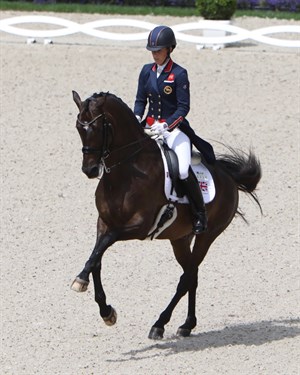 Charlotte Dujardin and Erlentanz in the flying changes.