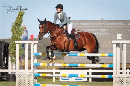 Clemency Hughes won the Junior Title Championship on Diamond B Corvina. © Michelle Terlato Photography