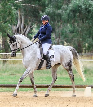 Dianna Tremain competing in the FEI Intermediate A, placing 3rd on her horse Bridgford Smokey © Snapshotaustralia