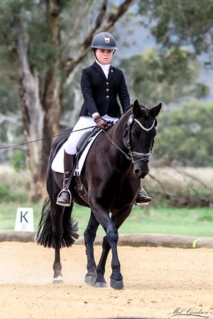 Emily van der Struik riding Colidowns Dove in the Young Rider Preliminary 1A © Snapshotaustralia