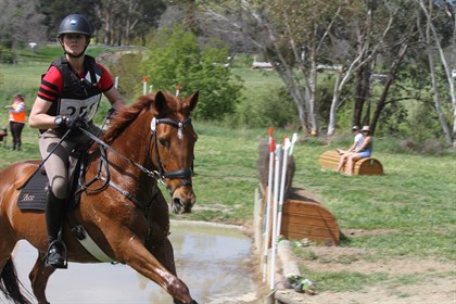 Hazel Shannon and WillingaPark Clifford in the 4* - © Fiona Gruen