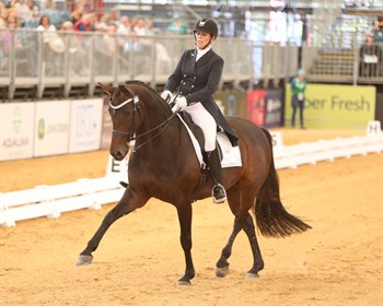 Holly Cutler and Diva Royale - © Roger Fitzhardinge