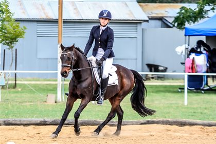 Imogen Thurgate and Oliver Sudden in the Novice Championship © Snapshotaustralia
