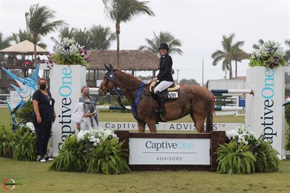 Jessica Springsteen and Volage Du Val Henry with Miranda Van Kol and Olga Hartsock from CaptiveOne Advisors in their winning presentation © SportFot