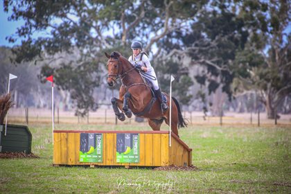 Kaitlin Smith and Classico, winners of the McDonalds Naracoorte EVA 80 Div 1. © Manning Photography
