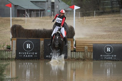 Kim Leibowtz riding Widgee total tribute © Fiona Gruen