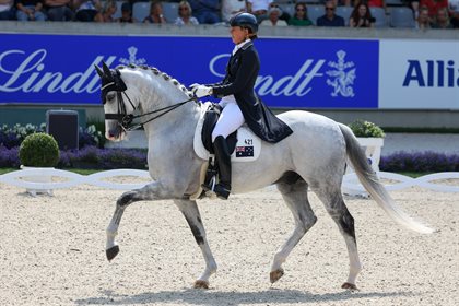 Lyndal Oatley and Eros. © LL-Foto