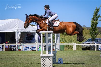 Madi Sinderberry on Camie Z Young Rider Winner. © Michelle Terlato Photography