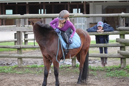 Moment of realisation - Amber, Wrangler & Lara observing Wrangler’s body language. © Elsa Roberts