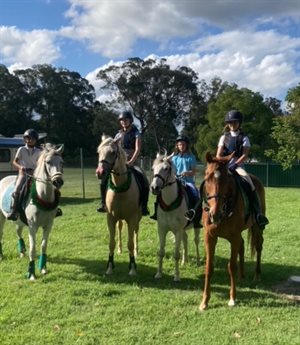 Mount Gravatt Horse and Pony Club members.