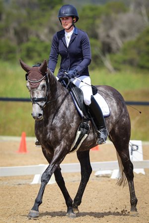 Peppermint ridden by Lucy Kolomanski trot. © Michelle Terlato Photography_Racing Victoria