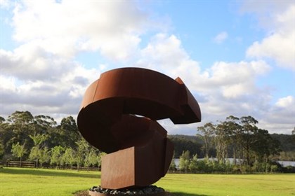 Sculptures at Willinga Park © Roger Fitzhardinge