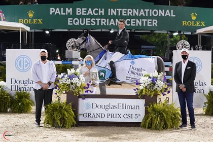 Shane Sweetman and Alejandro WEF prizegiving © Sportfot
