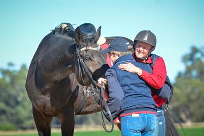 Sue-Ellen Lovett with friend Kathy Drury Klien and Johno. © 2CPhotography – Prue Crichton