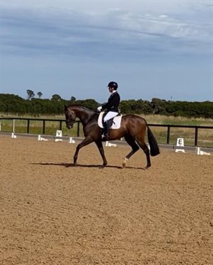 Tegan Huitson riding Kozminsky