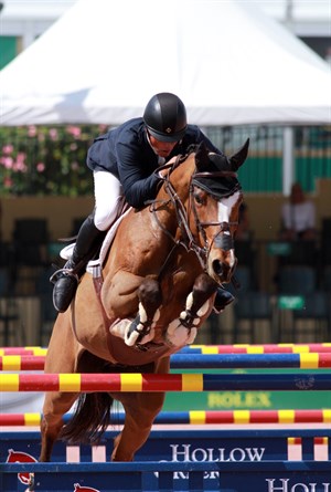 Todd Minikus aboard the unstoppable Valinski S, owned by Wyndmont Inc. © Jack Mancini - Vita Flex