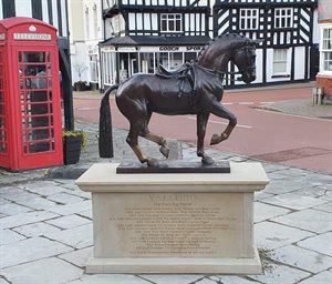 Valegro statue in Newent, England. © Carl Hester Instagram