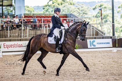 WD110534-Mary Hanna and 'Syriana' score 73.043% to win the Grand prix CDN class © Stephen Mowbray