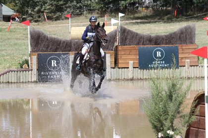 Zoe Hutchinson riding Annapurna at Canberra © Fiona Gruen